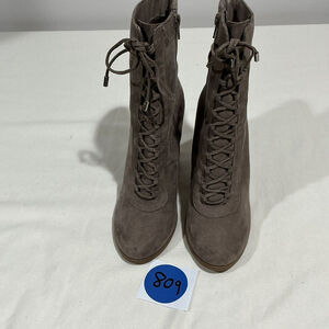 Woman’s Carlos By Santana Size 8 Toupe Suede Stacked Heel Bootie